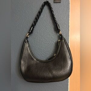 Chic Black Hobo Bag with Braided Strap